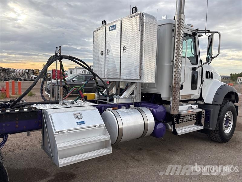 Mack GR64FT 6x4 T/A Day Cab Truck Tractor وحدات الجر