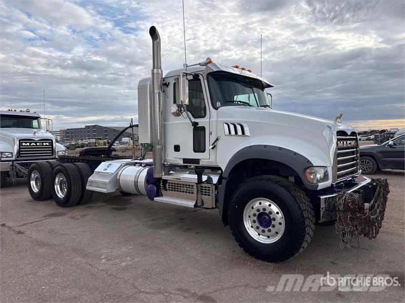 Mack GR64FT 6x4 T/A Day Cab Truck Tractor وحدات الجر