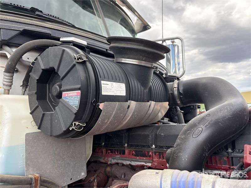 Mack GR64FT 6x4 T/A Day Cab Truck Tractor وحدات الجر