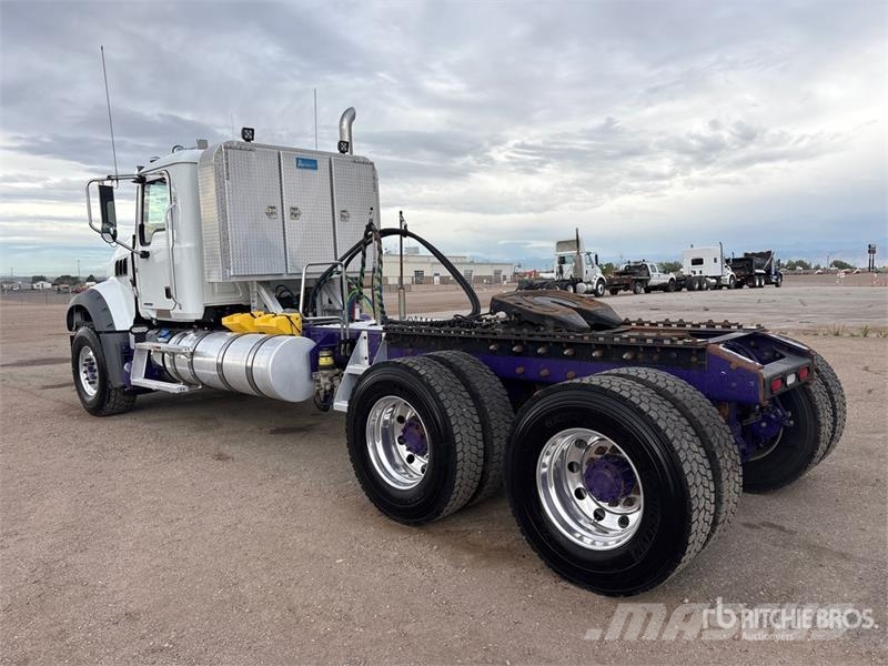 Mack GR64FT 6x4 T/A Day Cab Truck Tractor وحدات الجر