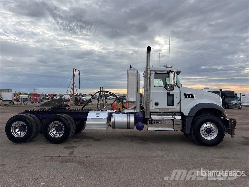 Mack GR64FT 6x4 T/A Day Cab Truck Tractor وحدات الجر