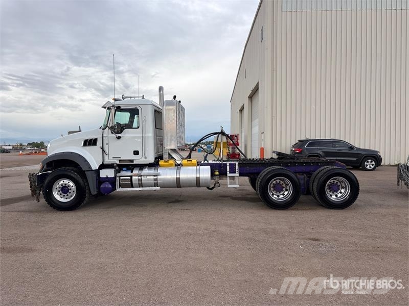 Mack GR64FT 6x4 T/A Day Cab Truck Tractor وحدات الجر