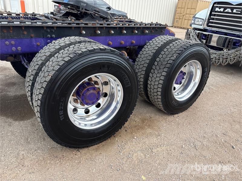 Mack GR64FT 6x4 T/A Day Cab Truck Tractor وحدات الجر