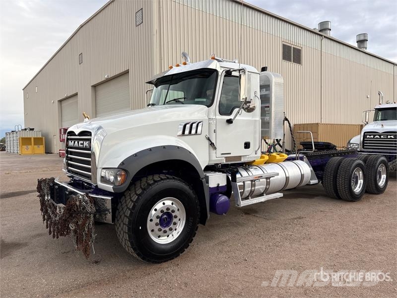 Mack GR64FT 6x4 T/A Day Cab Truck Tractor وحدات الجر