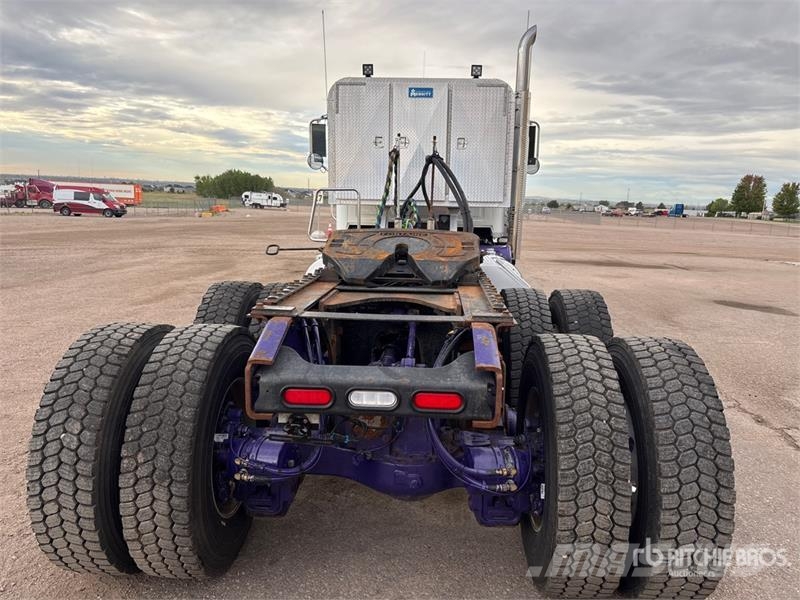 Mack GR64FT 6x4 T/A Day Cab Truck Tractor وحدات الجر