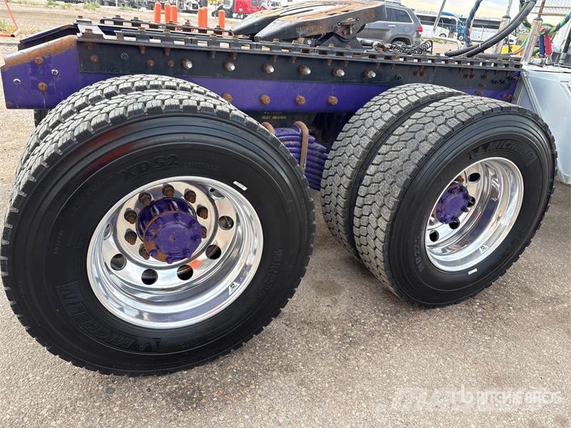 Mack GR64FT 6x4 T/A Day Cab Truck Tractor وحدات الجر