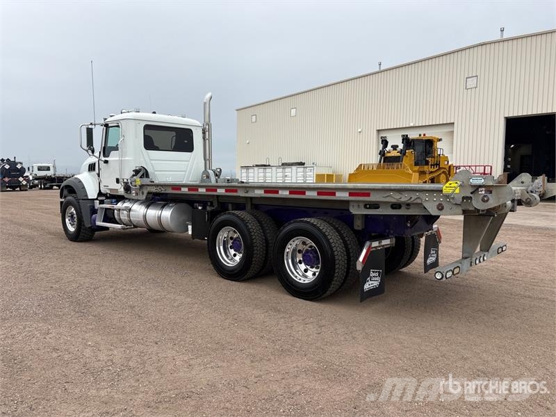 Mack GR64FT Granite 6x4 Granite Heavy Haul Roll-Off Tru Camion con cassone scarrabile