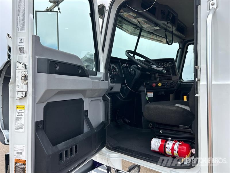 Mack GR64FT Granite 6x4 Roll-Off Truck Kipplader