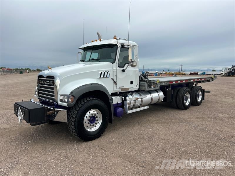 Mack GR64FT Granite 6x4 Roll-Off Truck Kipplader