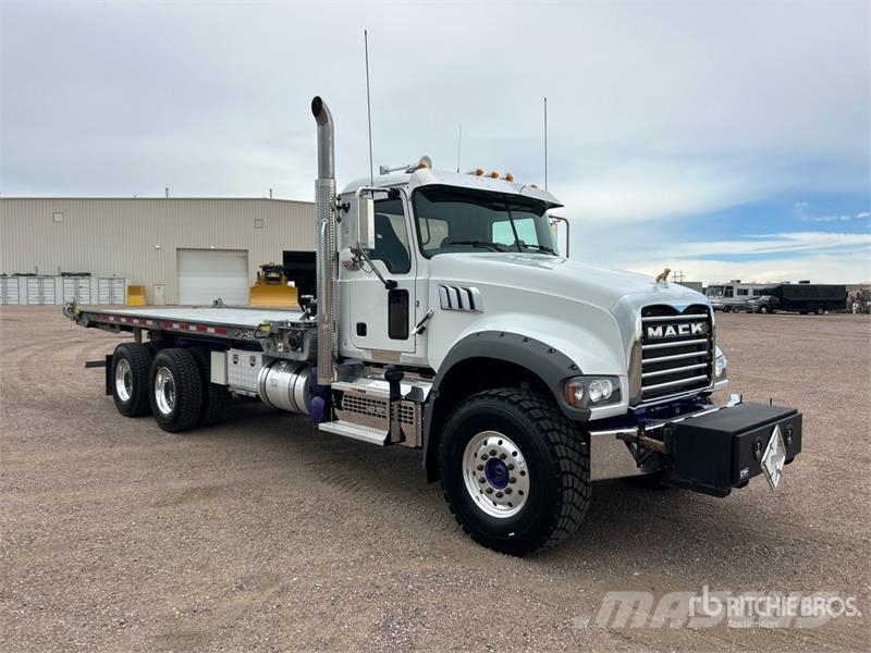 Mack GR64FT Granite 6x4 Roll-Off Truck Kipplader