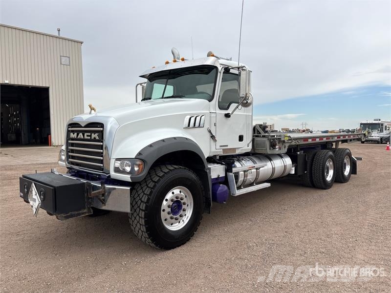 Mack GR64FT Granite 6x4 Granite Heavy Haul Roll-Off Tru Camion con cassone scarrabile