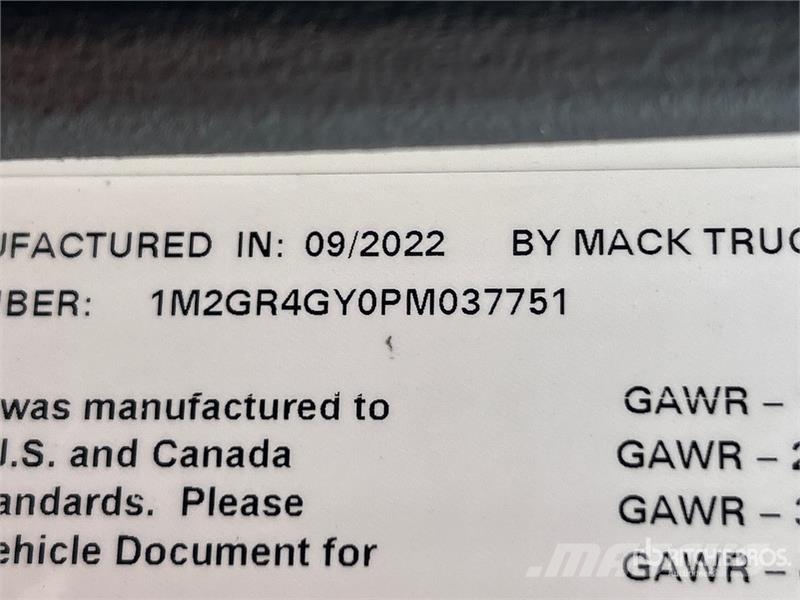 Mack GR64FT Granite 6x4 Roll-Off Truck Kipplader