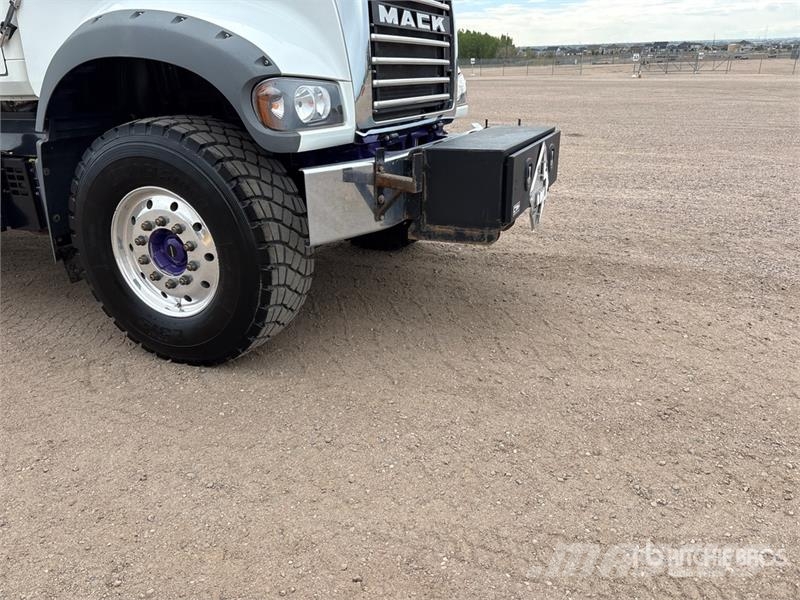 Mack GR64FT Granite 6x4 Granite Heavy Haul Roll-Off Tru Camion con cassone scarrabile