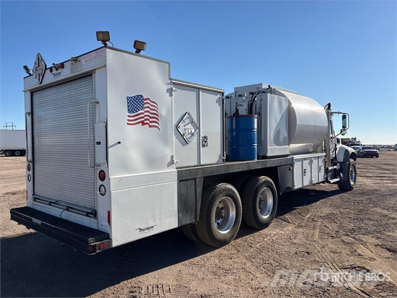 Mack GU433 6x4 Fuel and Lube Truck Вантажівки-цистерни