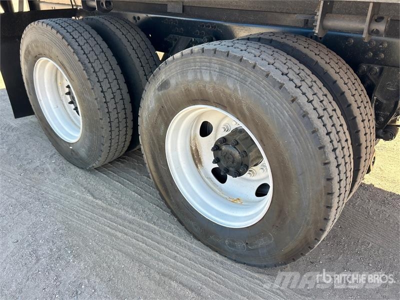 Mack GU533 平ボディー