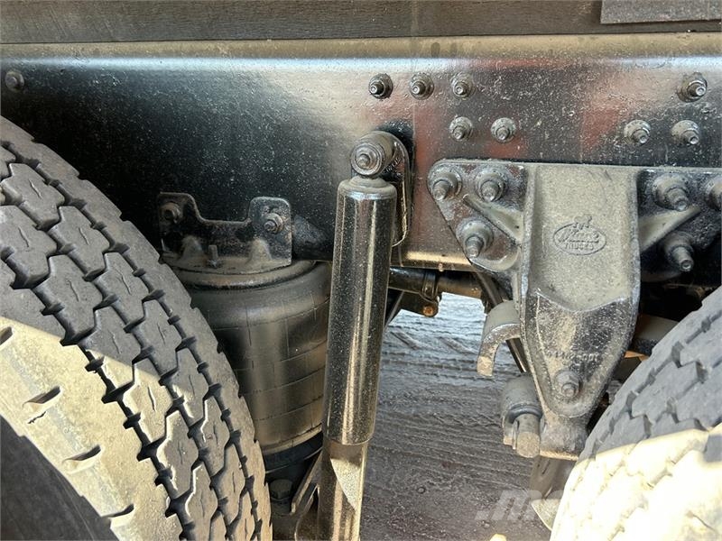 Mack GU533 平ボディー