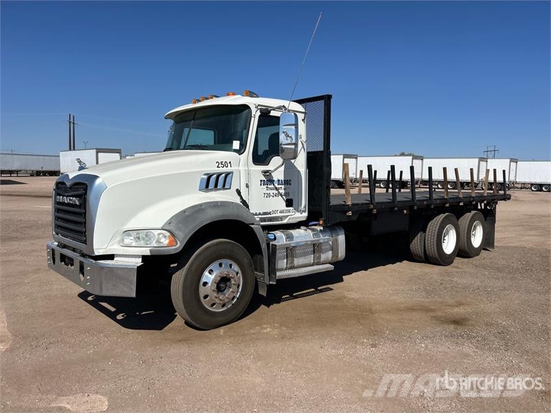 Mack GU533 平ボディー