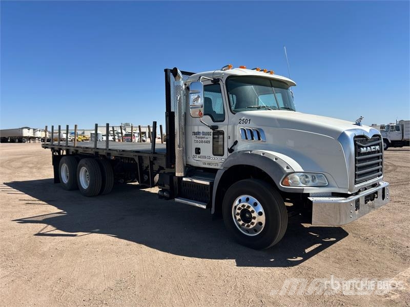 Mack GU533 平ボディー