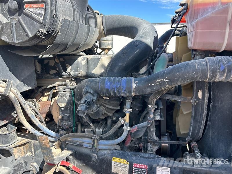 Mack GU713 12x4 Mixer Truck شاحنات خرسانة