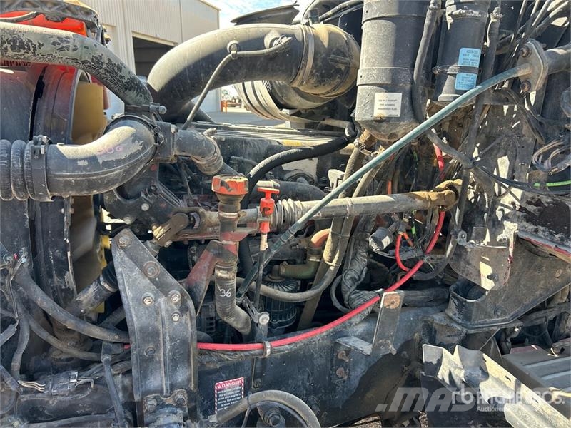 Mack GU713 12x4 Mixer Truck شاحنات خرسانة