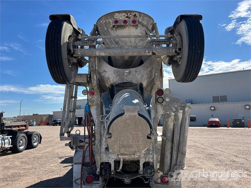 Mack GU713 12x4 Mixer Truck شاحنات خرسانة