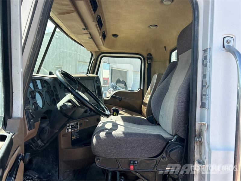 Mack GU713 12x4 Mixer Truck شاحنات خرسانة