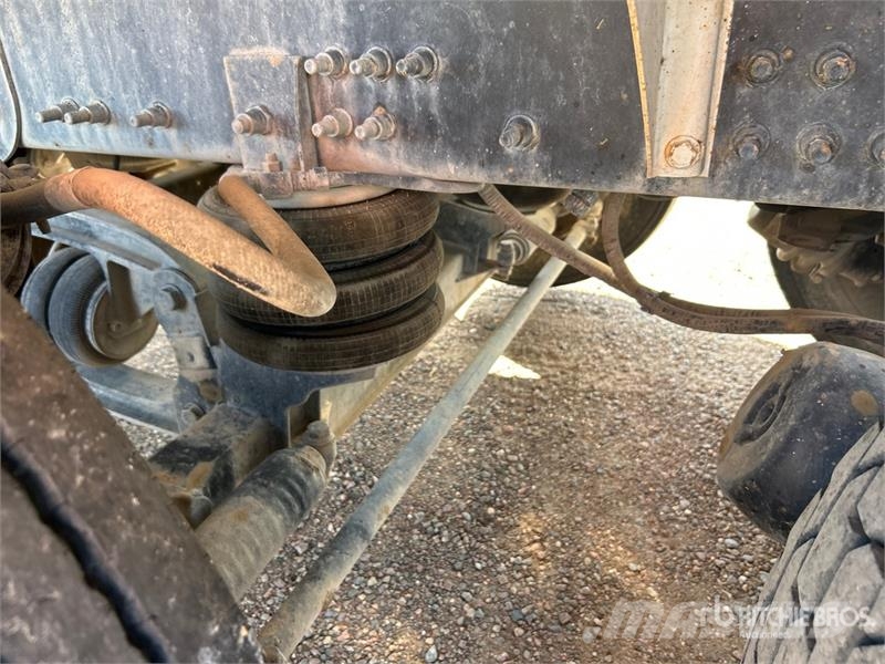 Mack GU713 12x4 Mixer Truck شاحنات خرسانة