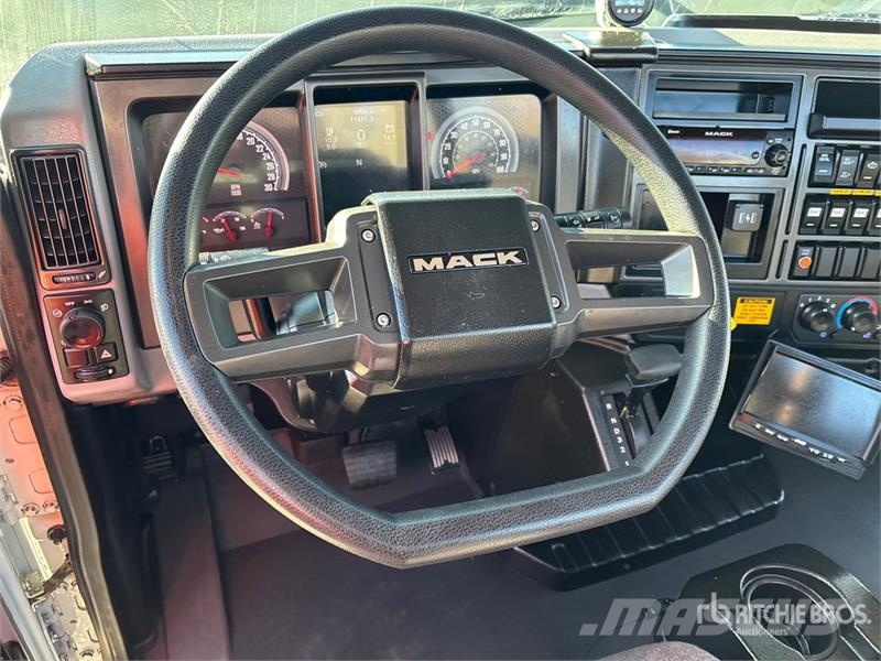 Mack MD 4x2 Car Carrier Truck Vehicle transporters