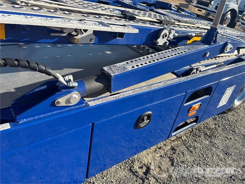 Mack MD 4x2 Car Carrier Truck Járműszállítók