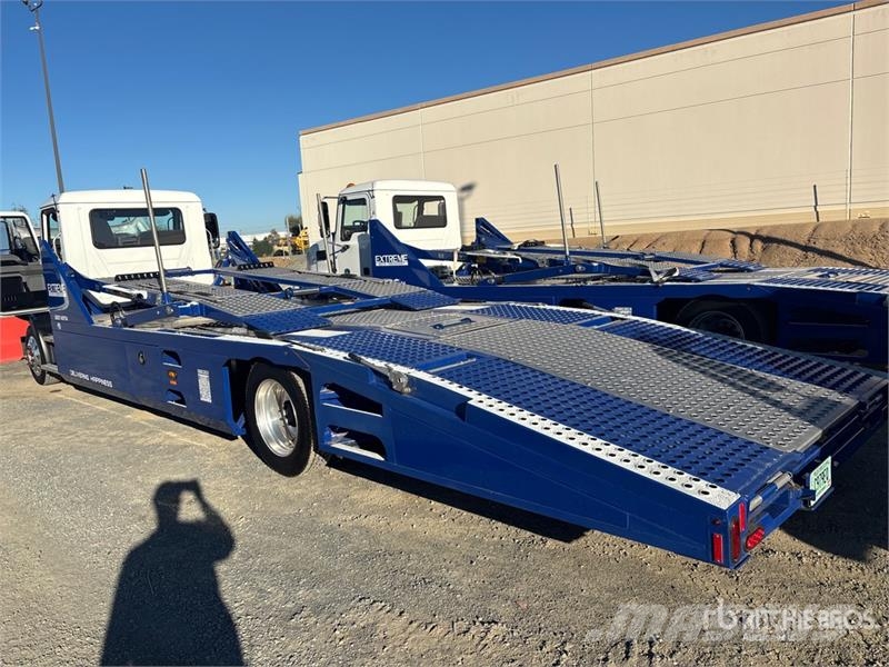 Mack MD 4x2 Car Carrier Truck Járműszállítók