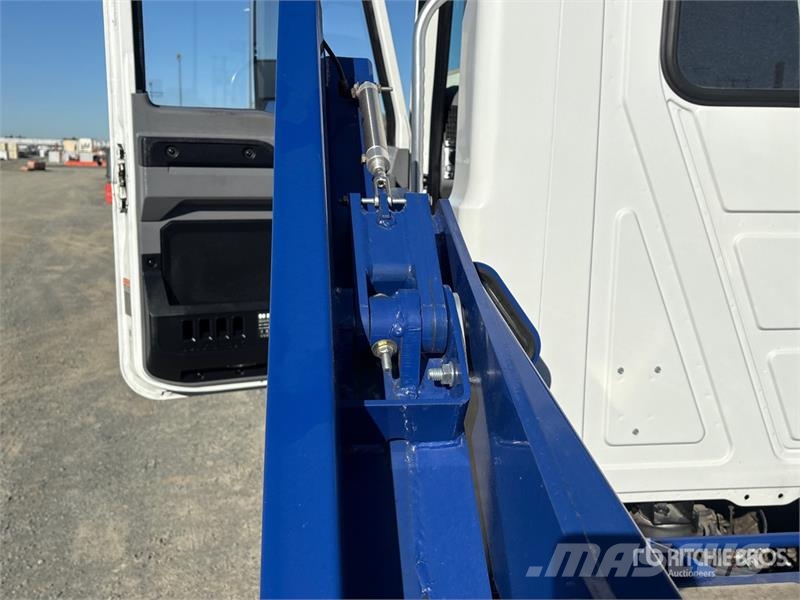 Mack MD 4x2 Car Carrier Truck Evakuatori