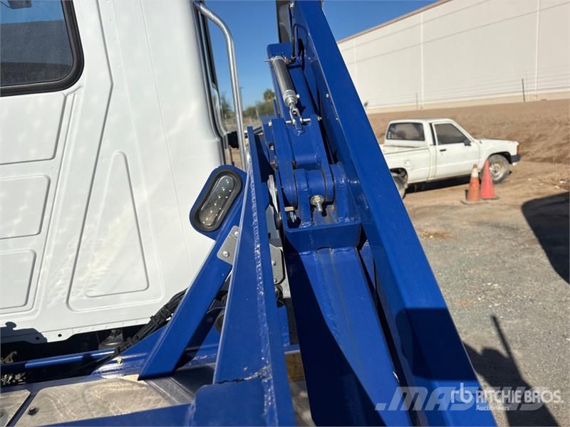 Mack MD 4x2 Car Carrier Truck Evakuatori