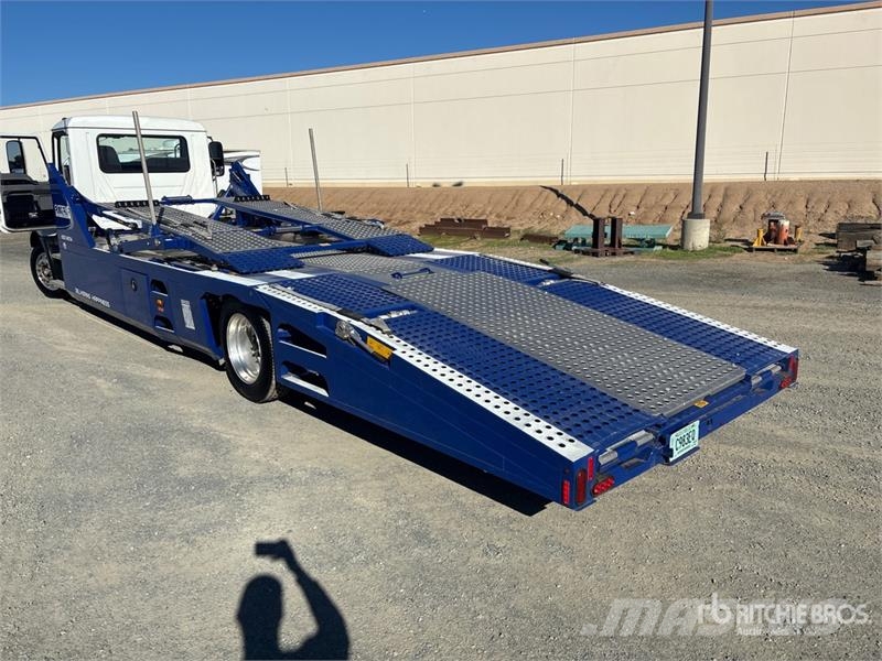 Mack MD 4x2 Car Carrier Truck Camiones portavehículos