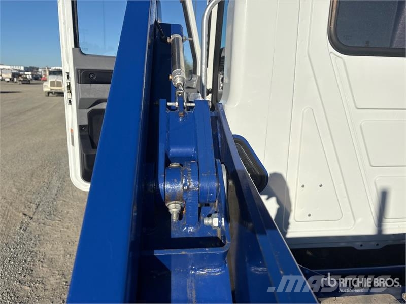 Mack MD 4x2 Car Carrier Truck Evakuatori