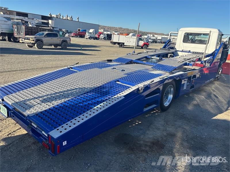 Mack MD 4x2 Car Carrier Truck Járműszállítók