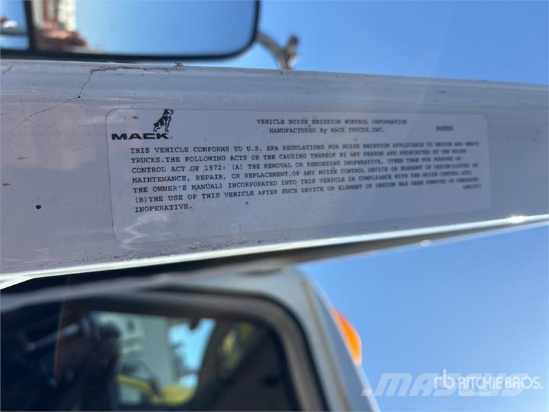 Mack MD 4x2 Car Carrier Truck 運輸車輛