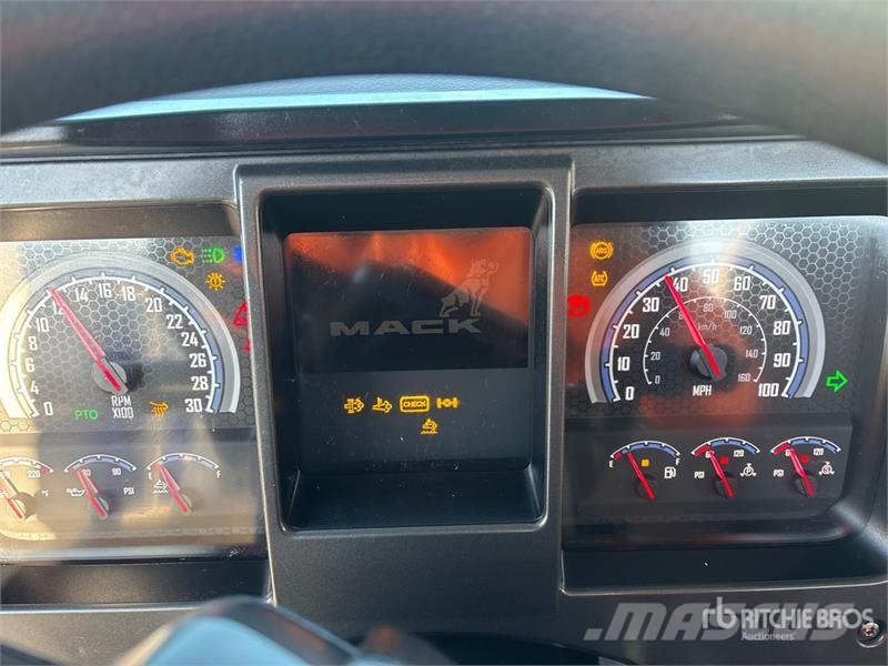 Mack MD 4x2 Car Carrier Truck Evakuatori