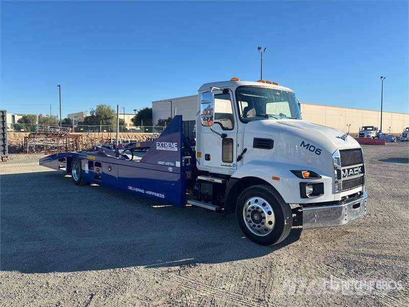 Mack MD 4x2 Car Carrier Truck Járműszállítók