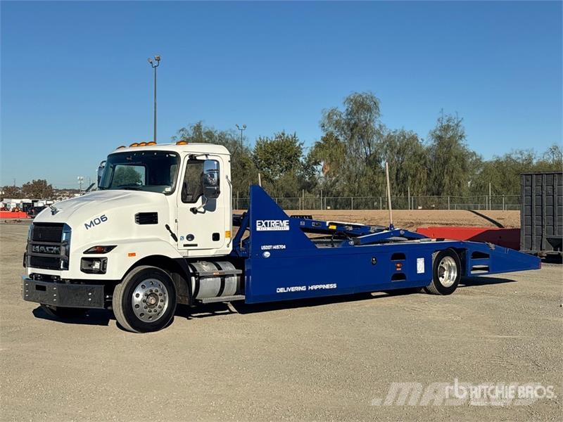 Mack MD 4x2 Car Carrier Truck Járműszállítók