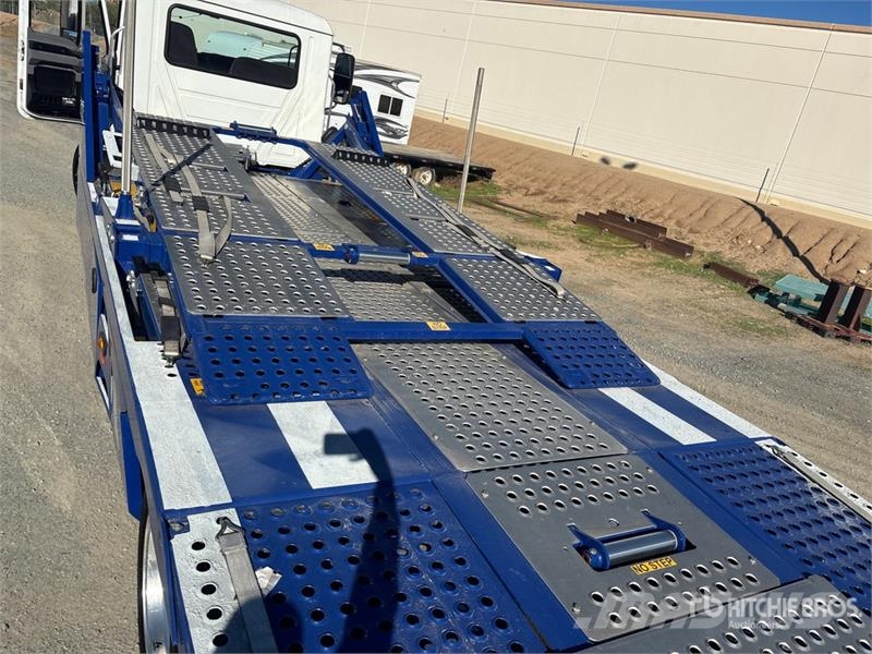 Mack MD 4x2 Car Carrier Truck Camiones portavehículos