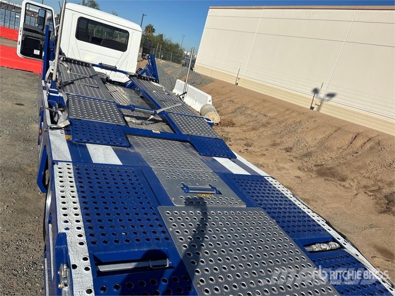 Mack MD 4x2 Car Carrier Truck Evakuatori