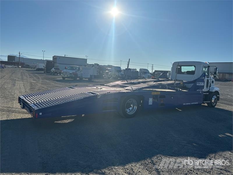 Mack MD 4x2 Car Carrier Truck Járműszállítók