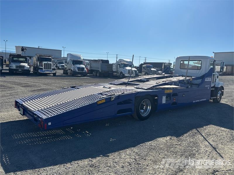 Mack MD 4x2 Car Carrier Truck Camiones portavehículos