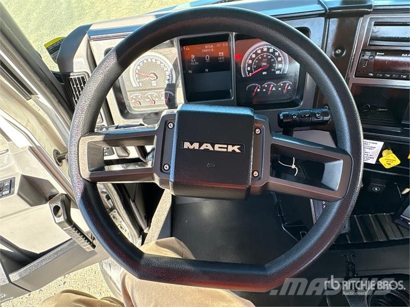 Mack MD 4x2 Car Carrier Truck Evakuatori