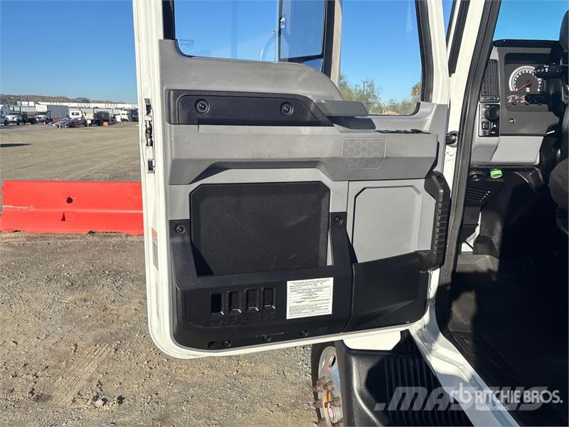 Mack MD 4x2 Car Carrier Truck Evakuatori