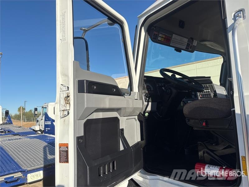 Mack MD 4x2 Car Carrier Truck Evakuatori