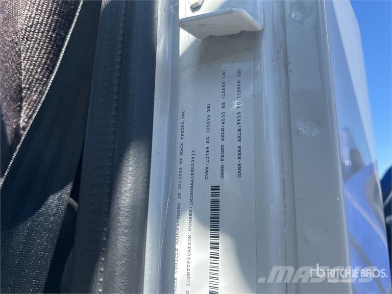 Mack MD 4x2 Car Carrier Truck Evakuatori
