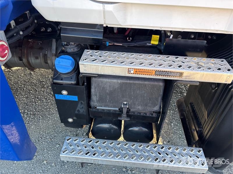 Mack MD 4x2 Car Carrier Truck Vehicle transporters