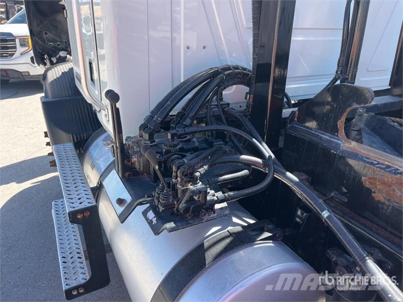 Mack MD642 4x2 Roll-Off Truck Portaalsysteem vrachtwagens
