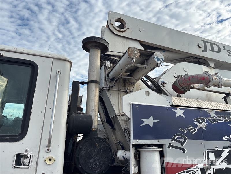 Mack MR688S 混凝土車